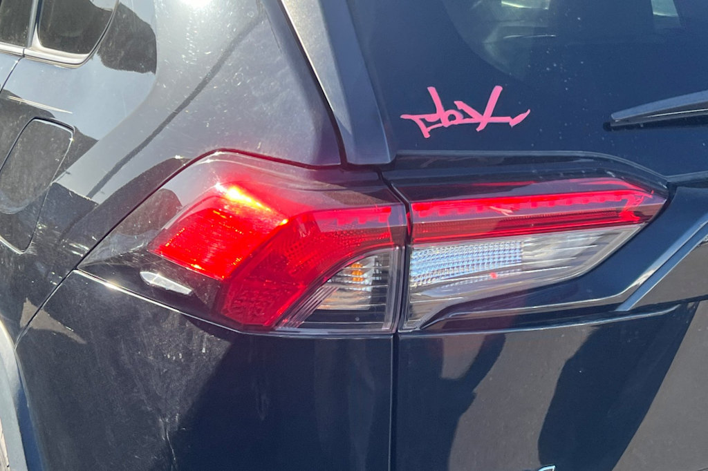 Thumbnail: 2021 Toyota RAV4 - 21