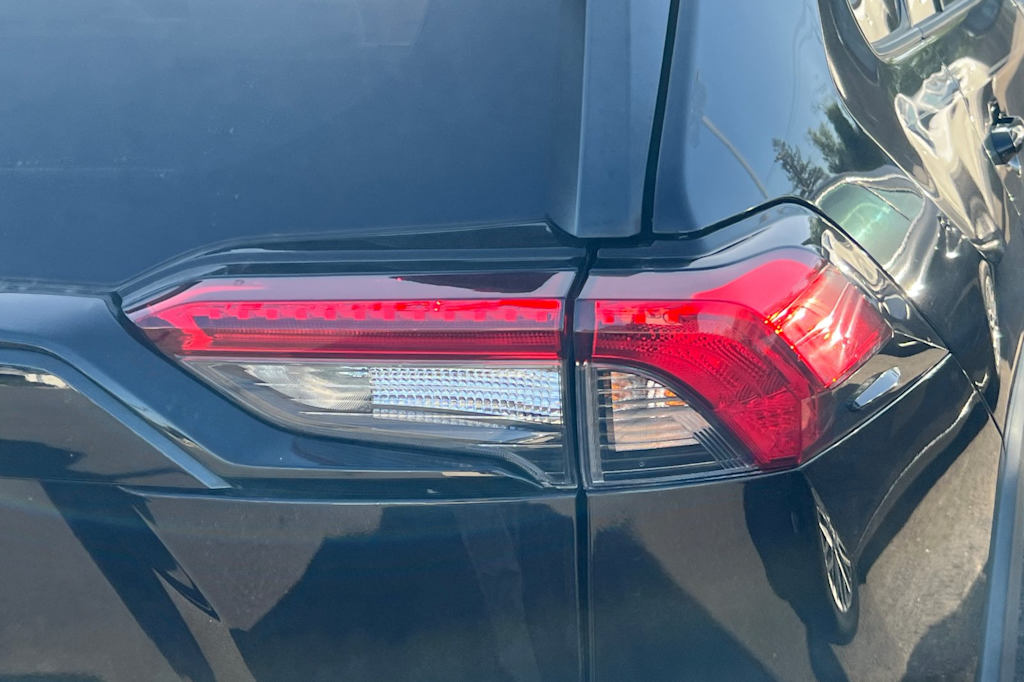 Thumbnail: 2021 Toyota RAV4 - 19