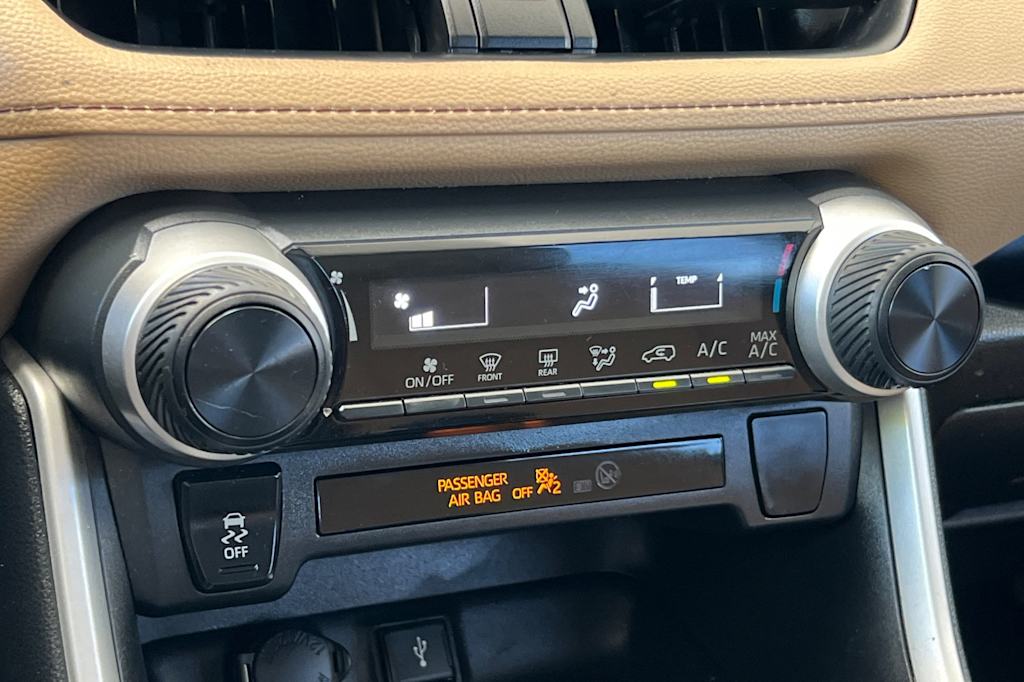 Thumbnail: 2021 Toyota RAV4 - 24