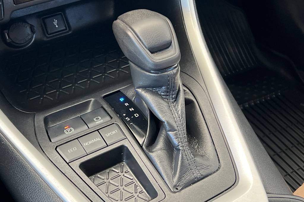Thumbnail: 2021 Toyota RAV4 - 14