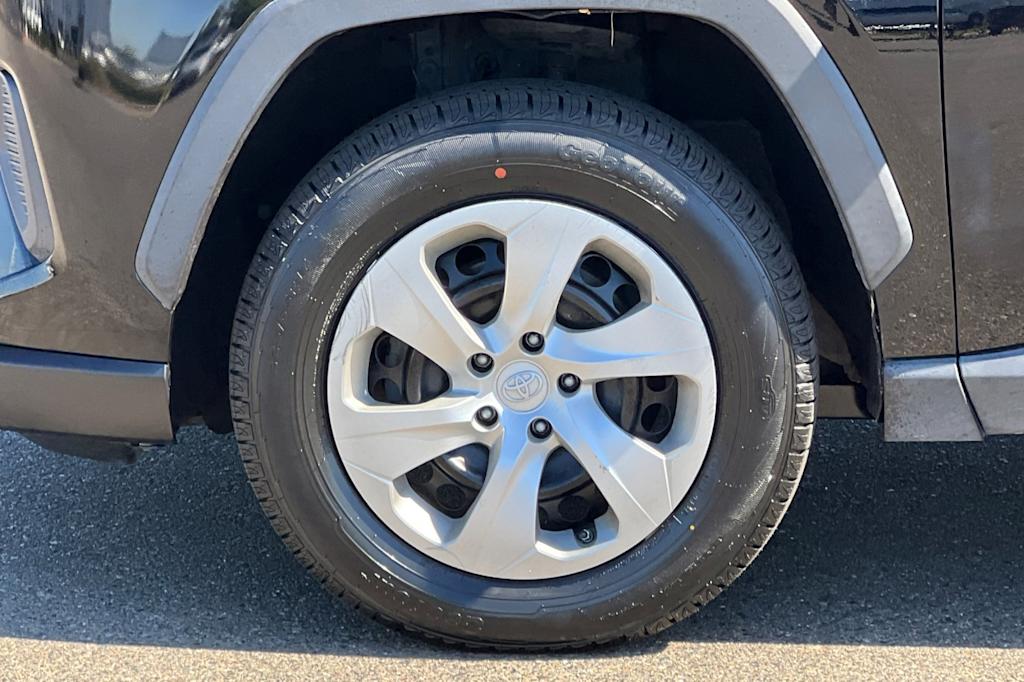 Thumbnail: 2021 Toyota RAV4 - 8