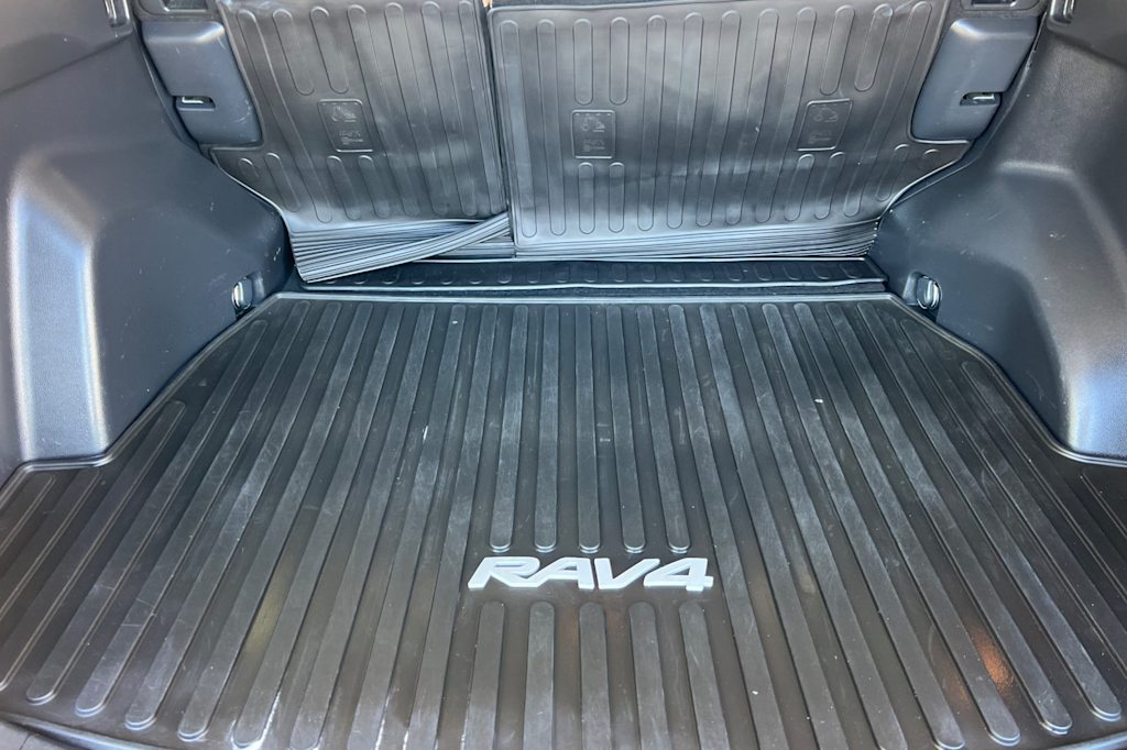 Thumbnail: 2021 Toyota RAV4 - 7
