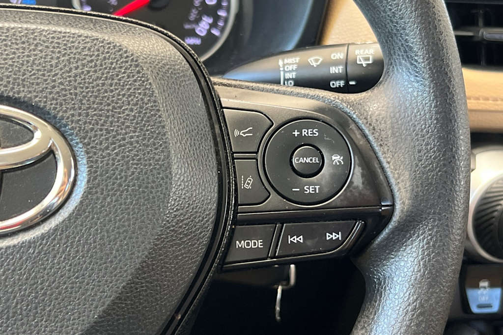 Thumbnail: 2021 Toyota RAV4 - 27