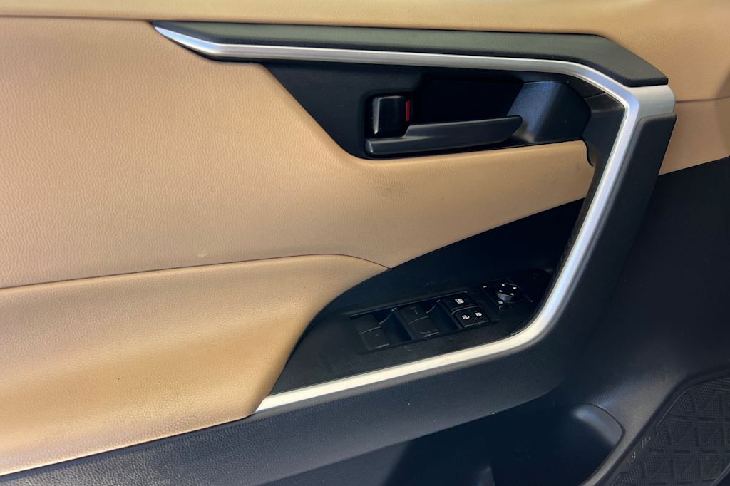 Thumbnail: 2021 Toyota RAV4 - 20