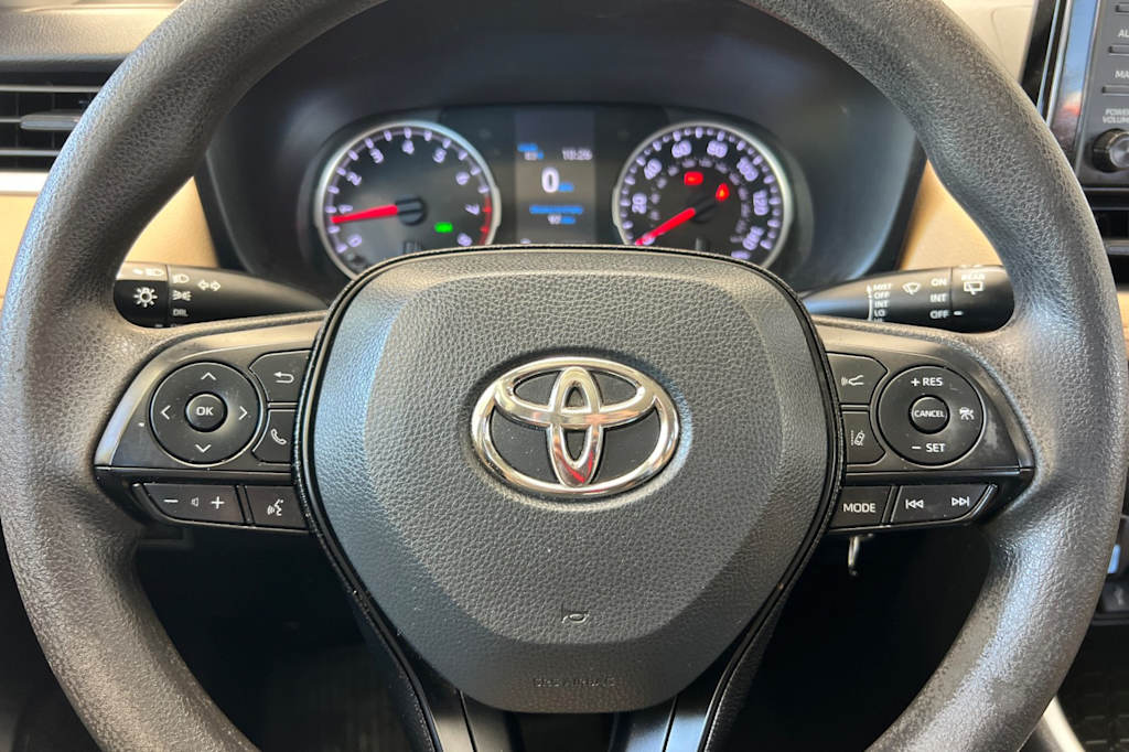 Thumbnail: 2021 Toyota RAV4 - 25