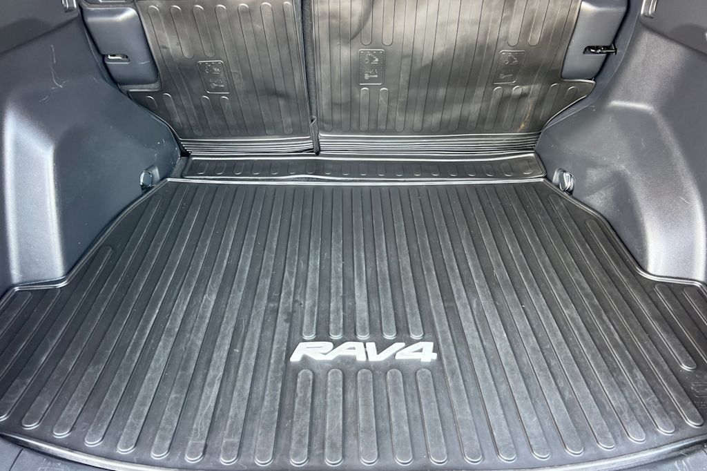 Thumbnail: 2022 Toyota RAV4 - 15