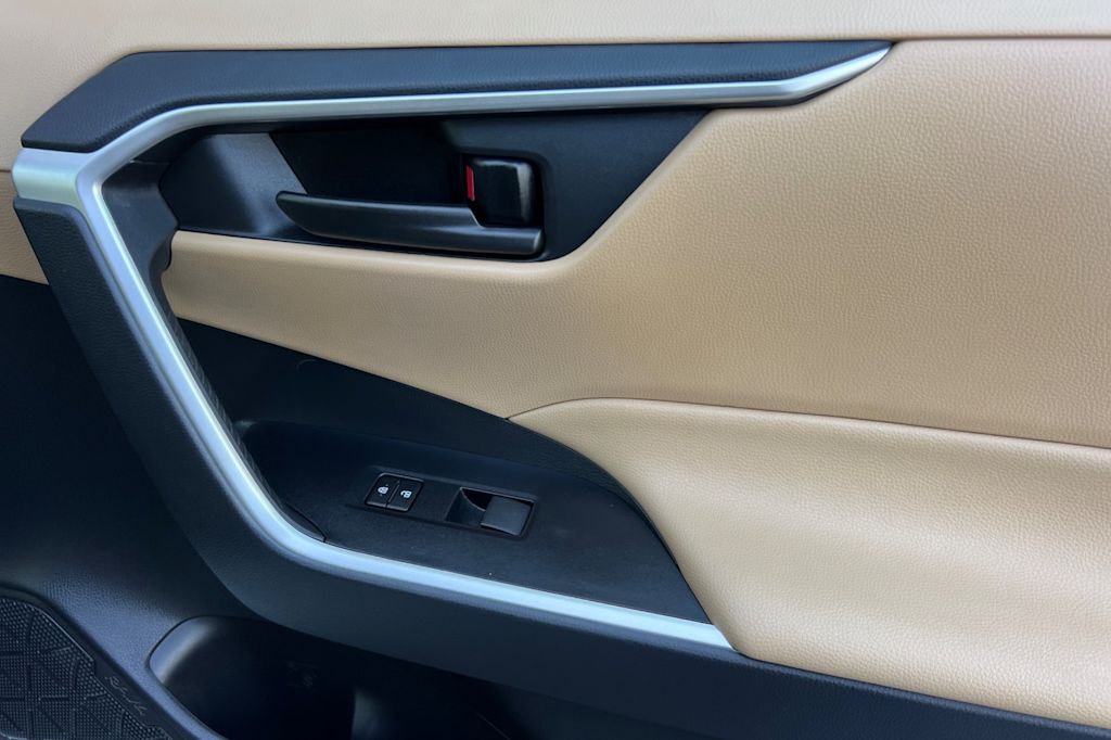 Thumbnail: 2021 Toyota RAV4 - 24
