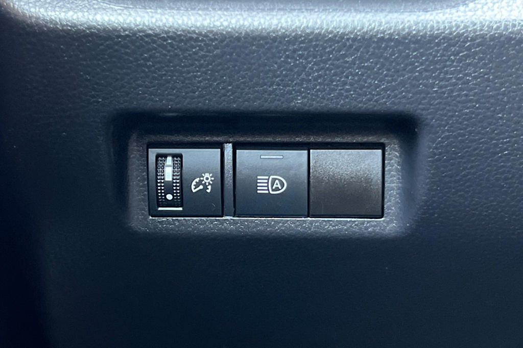 Thumbnail: 2021 Toyota RAV4 - 31