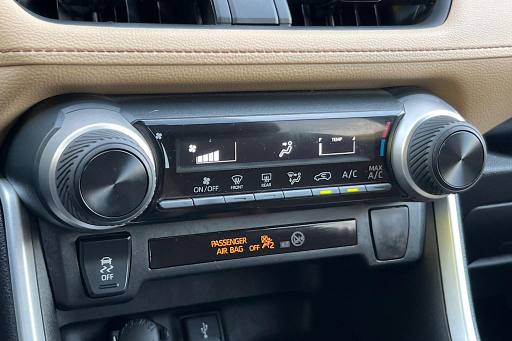 Thumbnail: 2021 Toyota RAV4 - 26