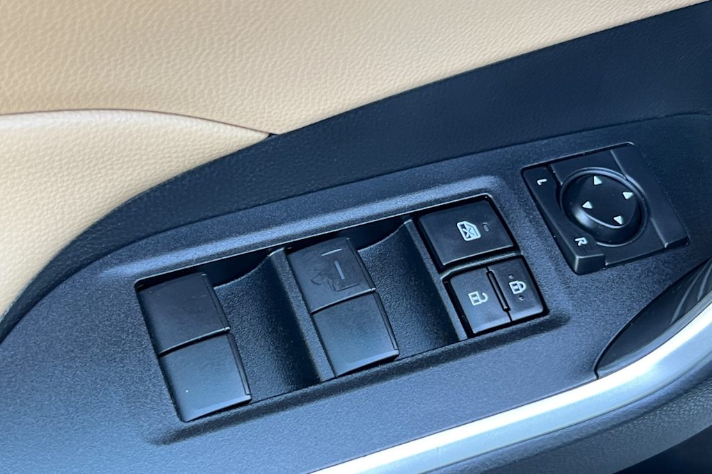 Thumbnail: 2021 Toyota RAV4 - 23