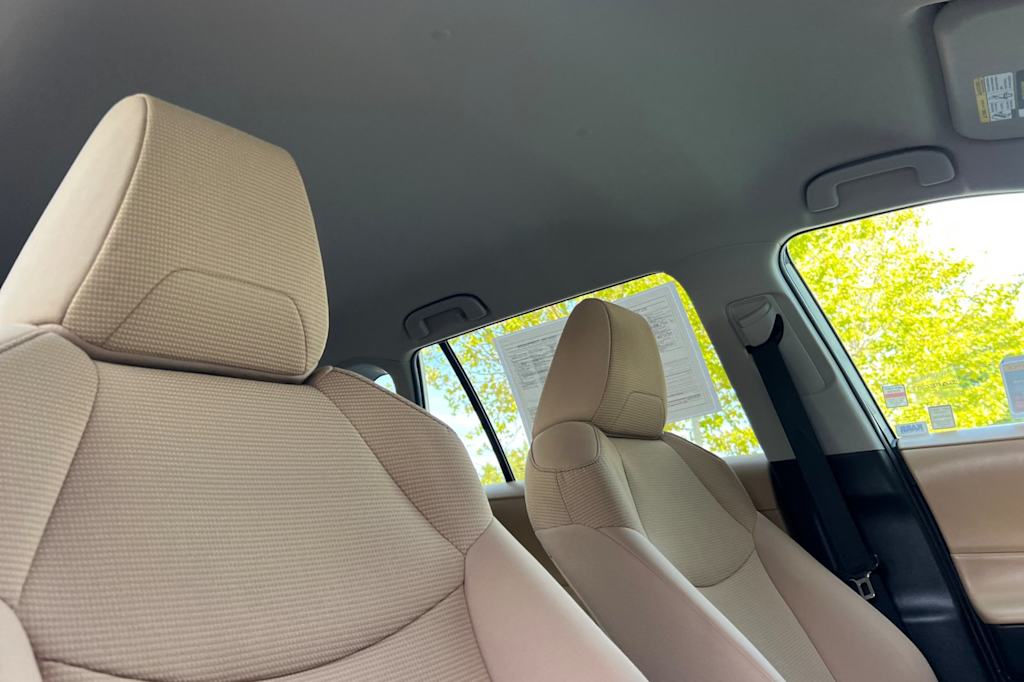 Thumbnail: 2021 Toyota RAV4 - 10