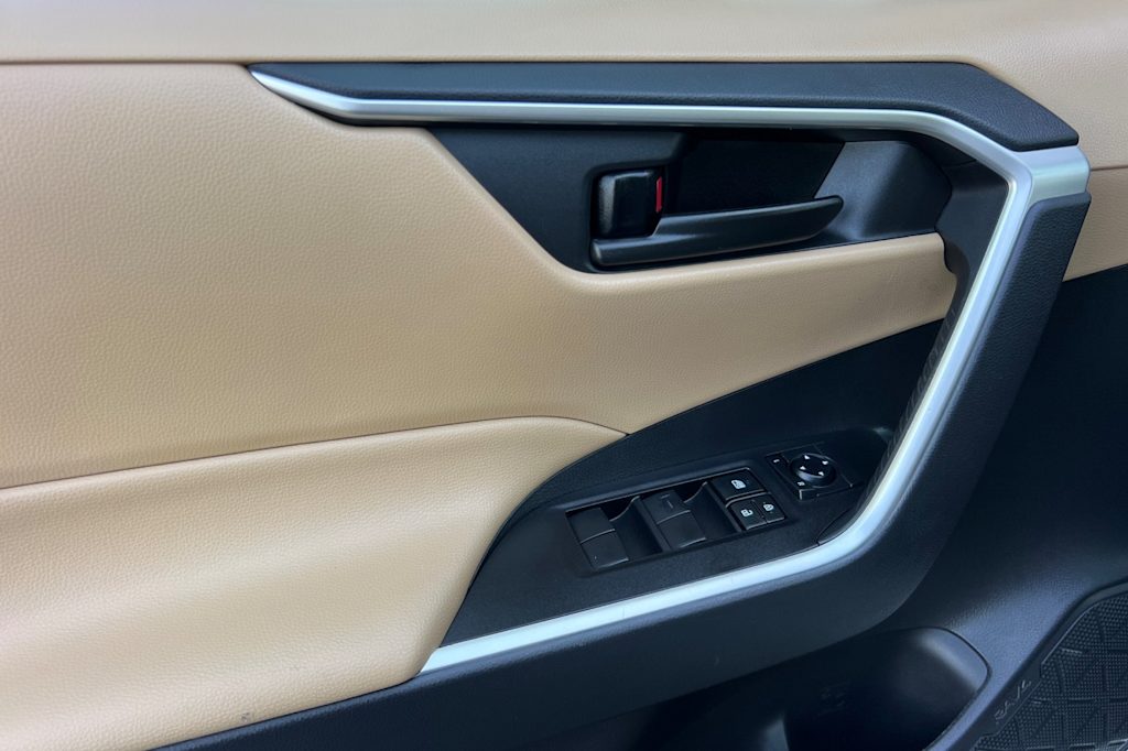 Thumbnail: 2021 Toyota RAV4 - 22