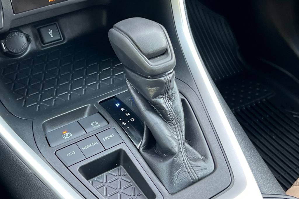 Thumbnail: 2021 Toyota RAV4 - 15