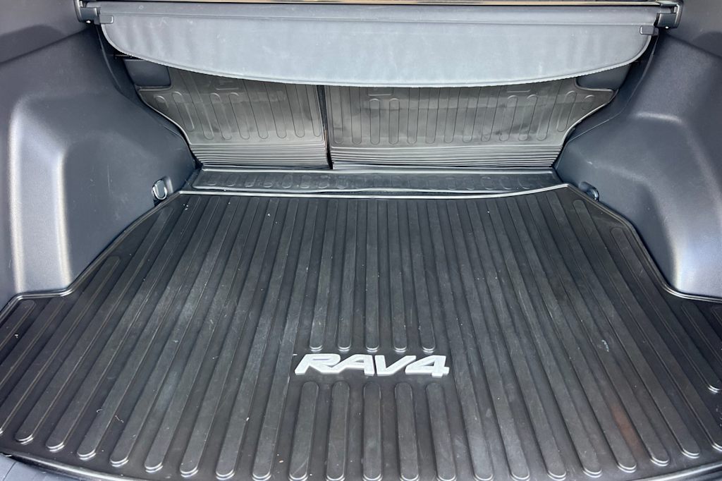 Thumbnail: 2021 Toyota RAV4 - 17