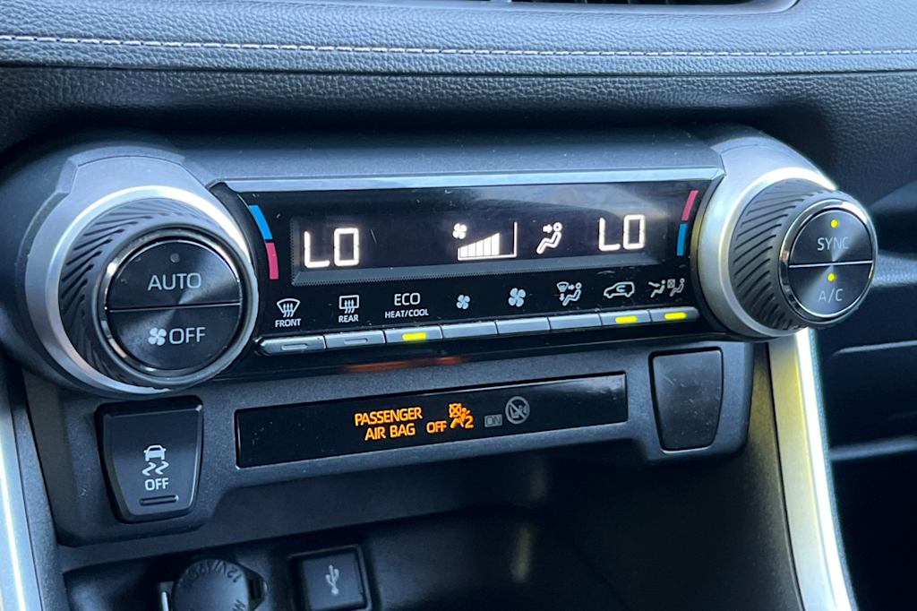 Thumbnail: 2021 Toyota RAV4 - 25