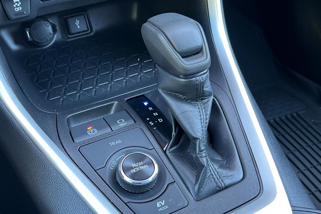 Thumbnail: 2021 Toyota RAV4 - 14