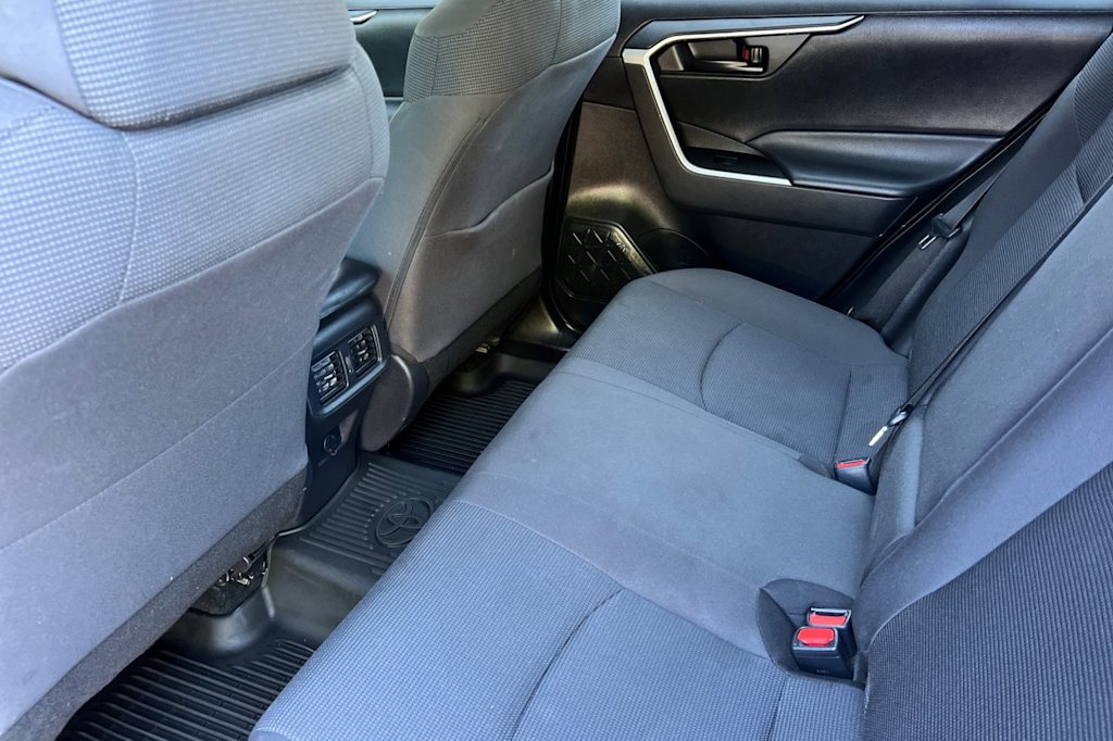 Thumbnail: 2021 Toyota RAV4 - 10