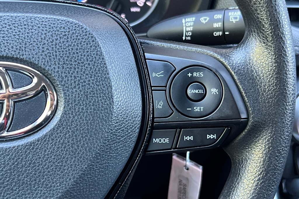 Thumbnail: 2021 Toyota RAV4 - 28