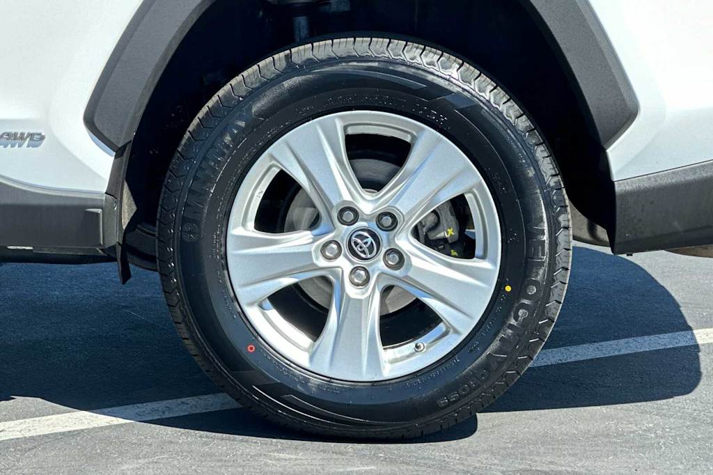 Thumbnail: 2020 Toyota RAV4 - 8