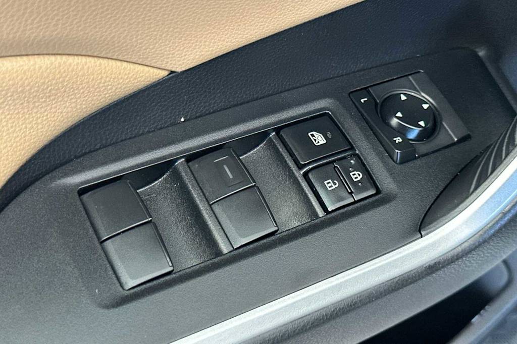 Thumbnail: 2020 Toyota RAV4 - 23