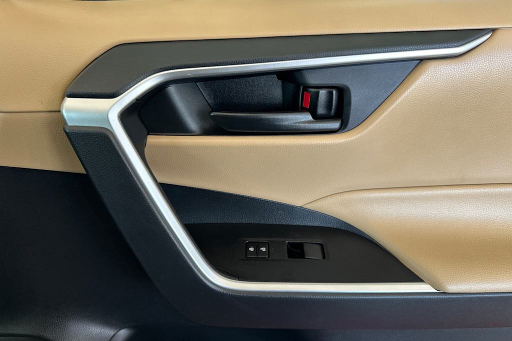 Thumbnail: 2020 Toyota RAV4 - 24