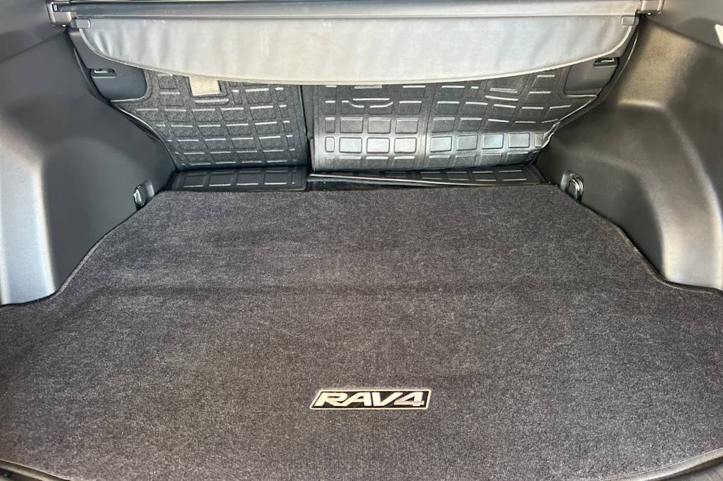 Thumbnail: 2020 Toyota RAV4 - 16