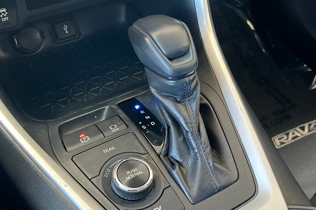 Thumbnail: 2020 Toyota RAV4 - 14