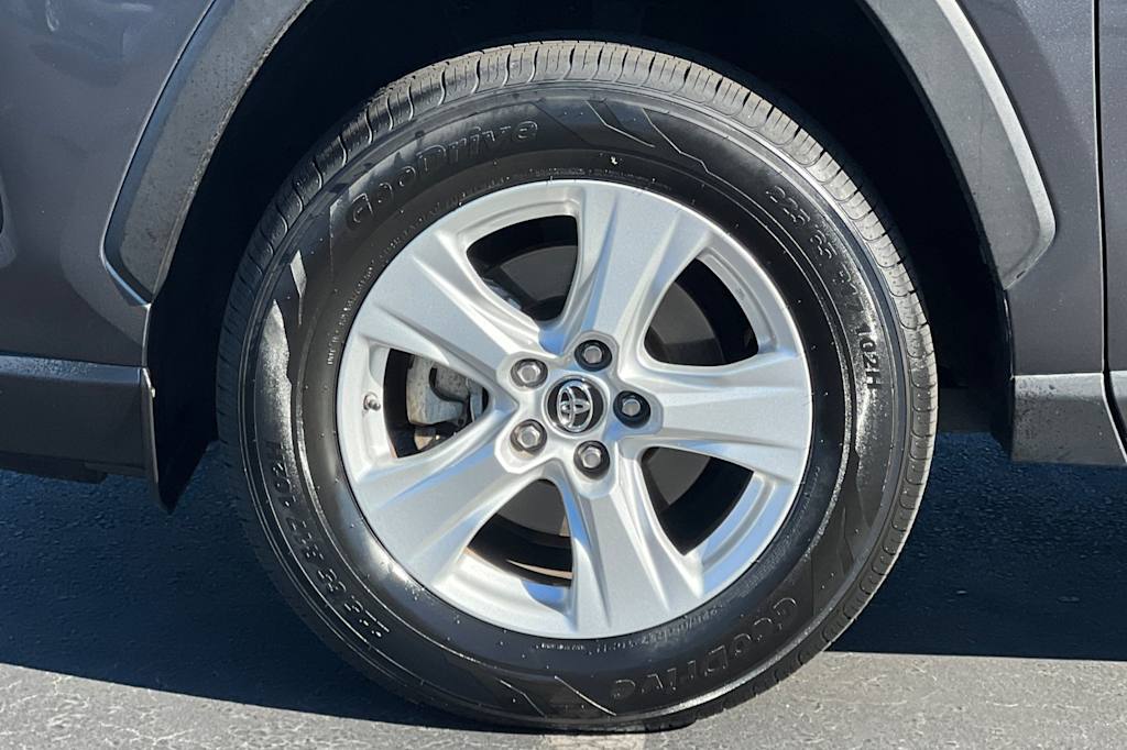 Thumbnail: 2020 Toyota RAV4 - 7