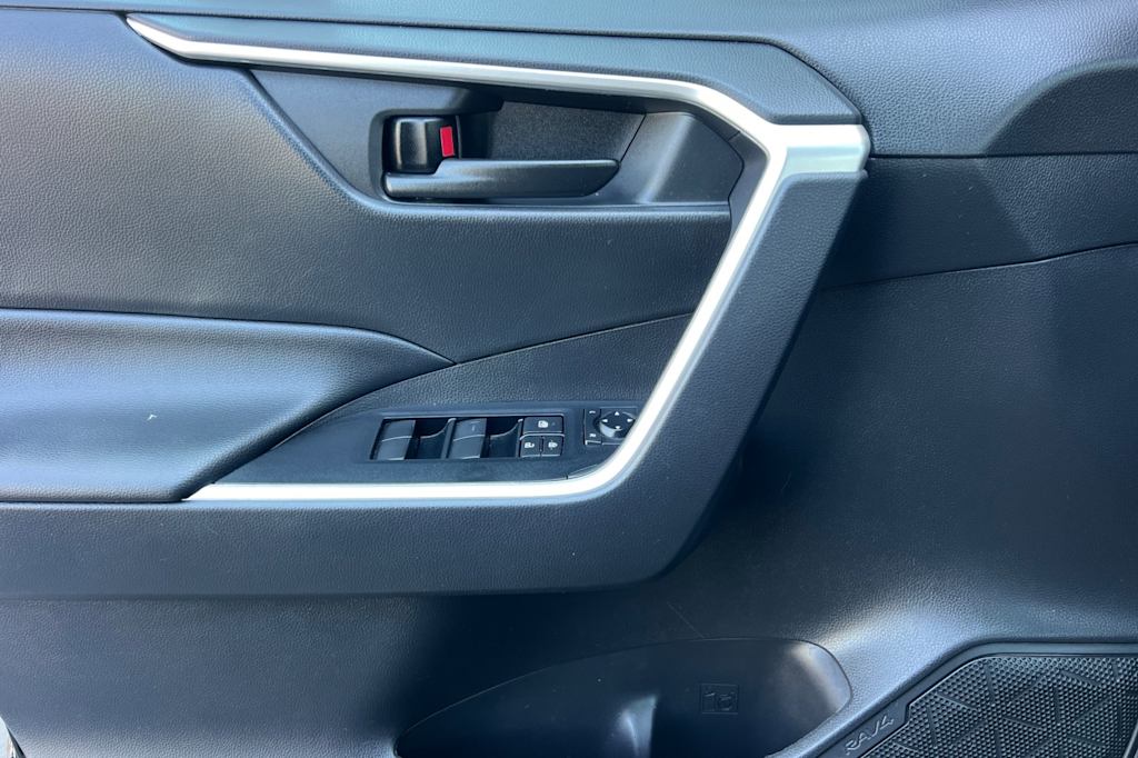 Thumbnail: 2021 Toyota RAV4 - 22