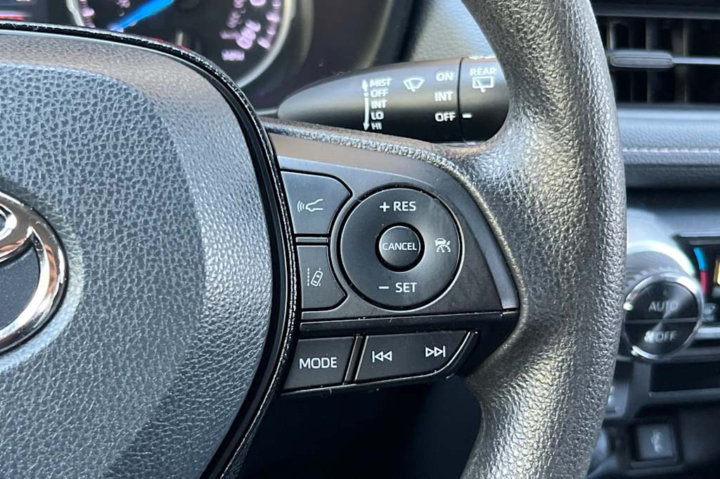 Thumbnail: 2021 Toyota RAV4 - 30