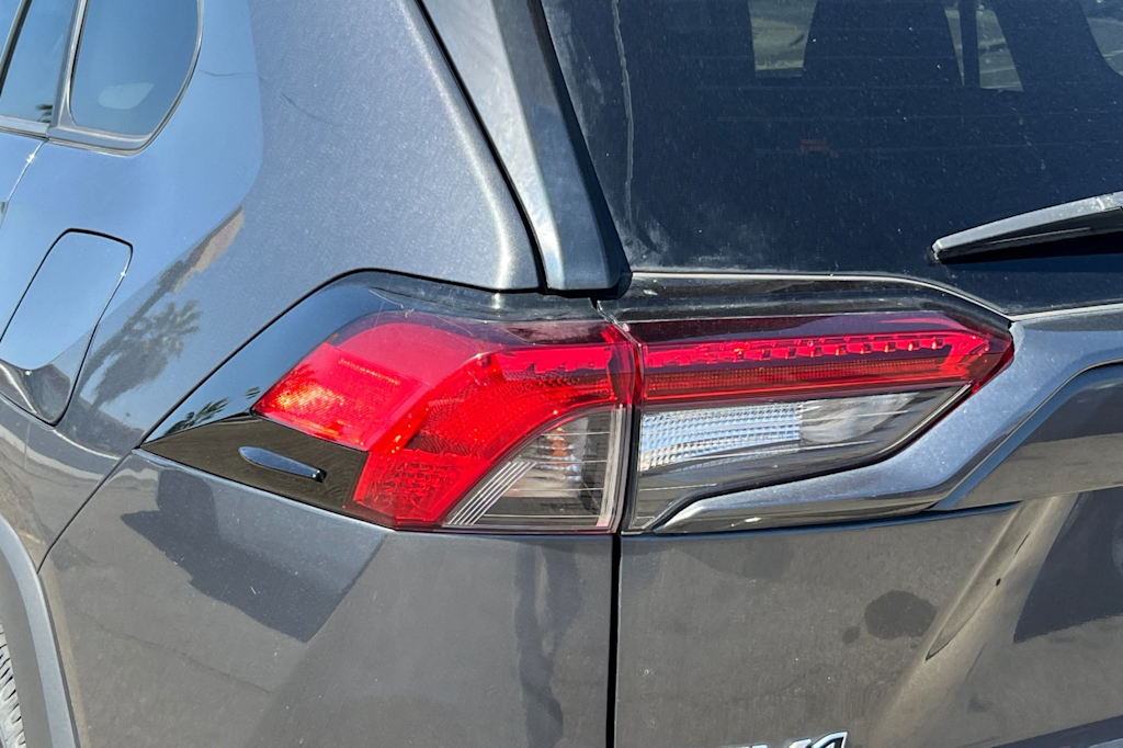 Thumbnail: 2020 Toyota RAV4 - 21