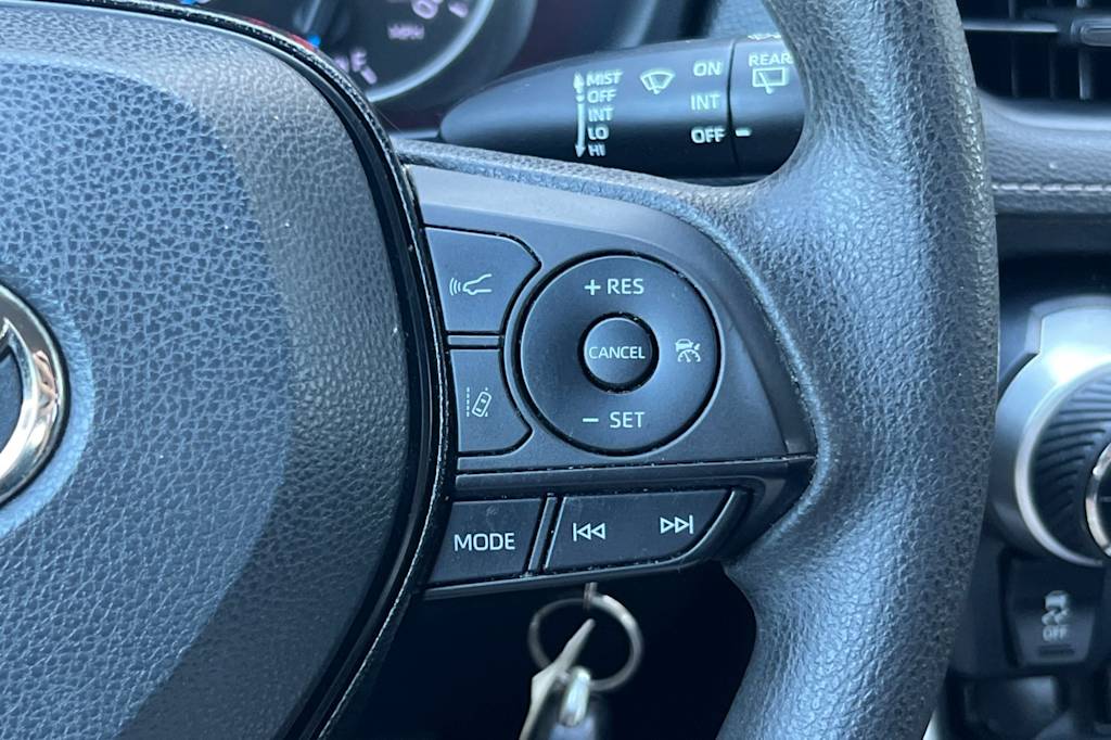 Thumbnail: 2020 Toyota RAV4 - 29