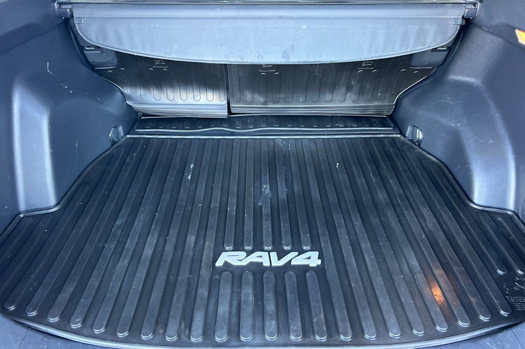 Thumbnail: 2020 Toyota RAV4 - 7