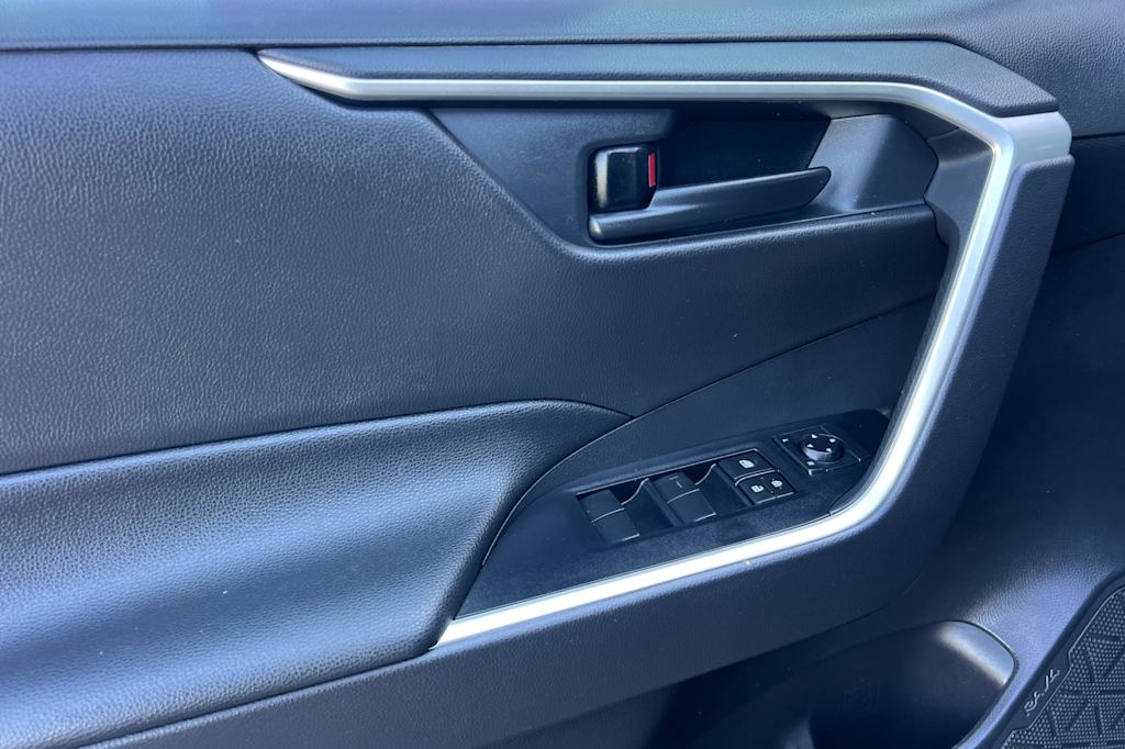 Thumbnail: 2020 Toyota RAV4 - 20