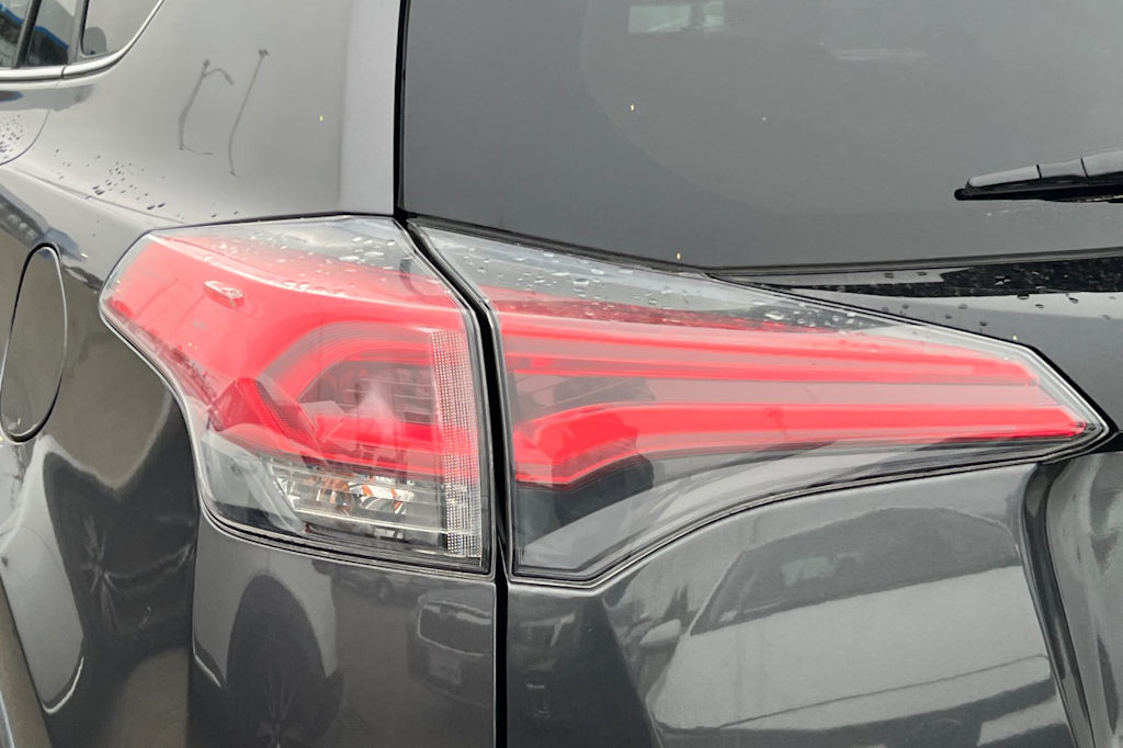 Thumbnail: 2016 Toyota RAV4 - 15