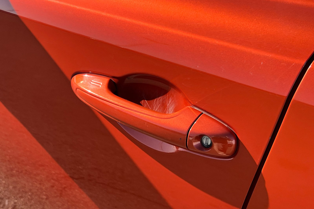 Thumbnail: 2016 Toyota RAV4 - 13