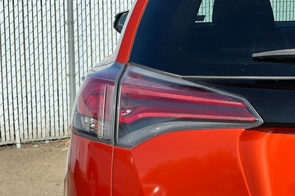 Thumbnail: 2016 Toyota RAV4 - 24