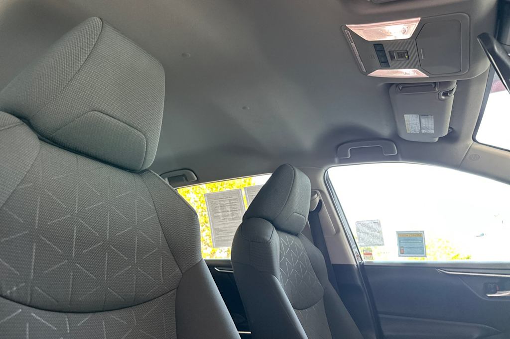 Thumbnail: 2022 Toyota RAV4 - 24