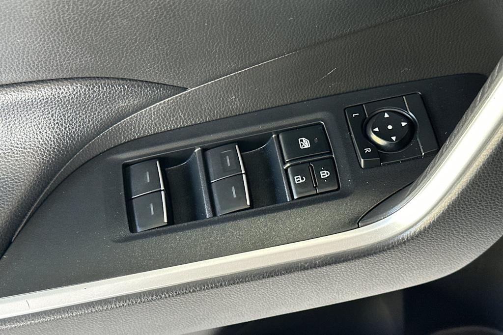 Thumbnail: 2022 Toyota RAV4 - 22