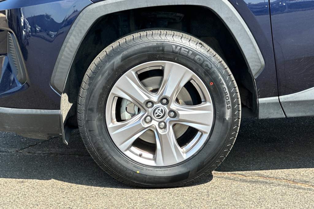 Thumbnail: 2022 Toyota RAV4 - 8