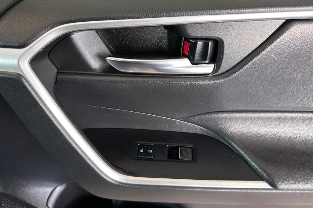 Thumbnail: 2022 Toyota RAV4 - 25