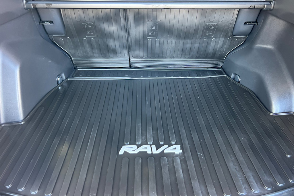 Thumbnail: 2022 Toyota RAV4 - 7