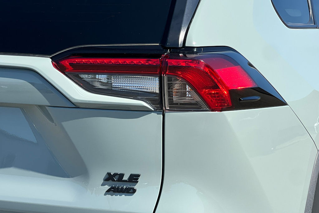 Thumbnail: 2022 Toyota RAV4 - 33