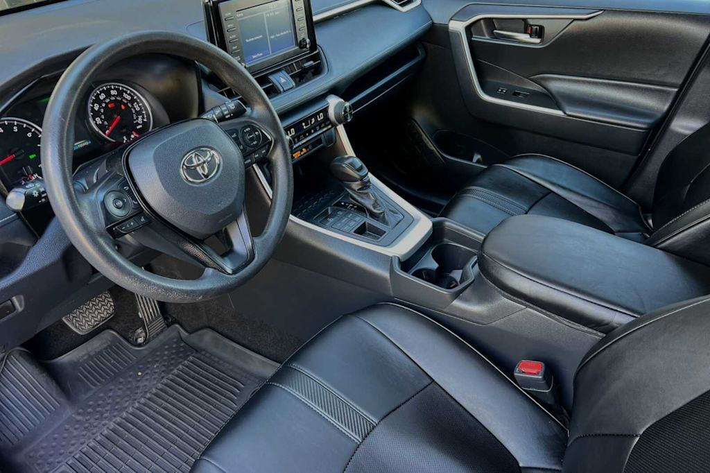 2019 Toyota RAV4 XLE 8