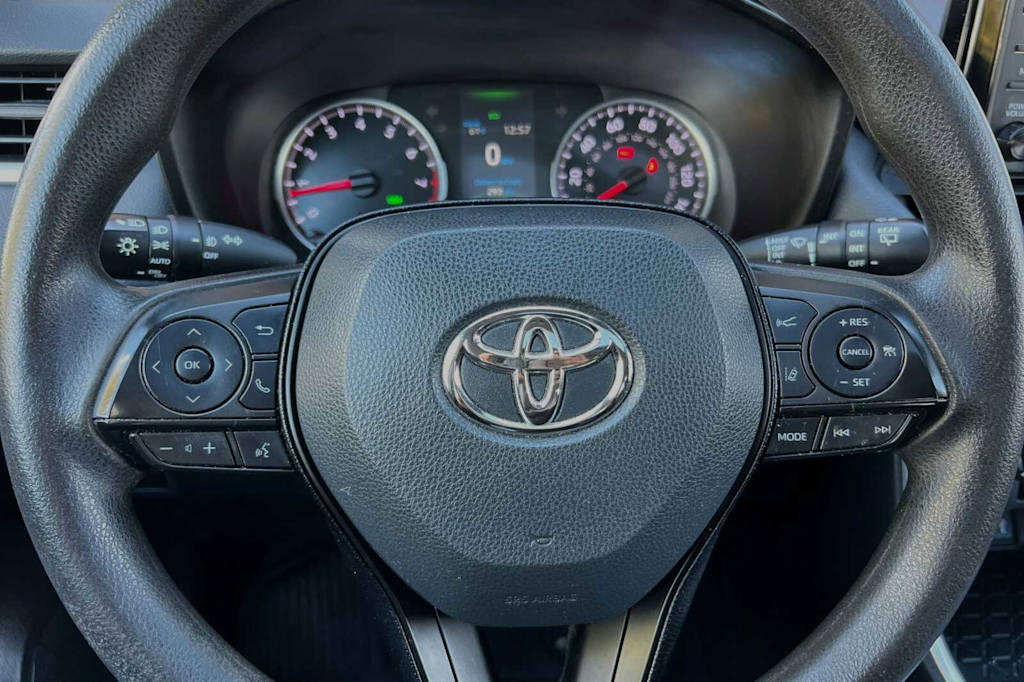 2019 Toyota RAV4 XLE 28