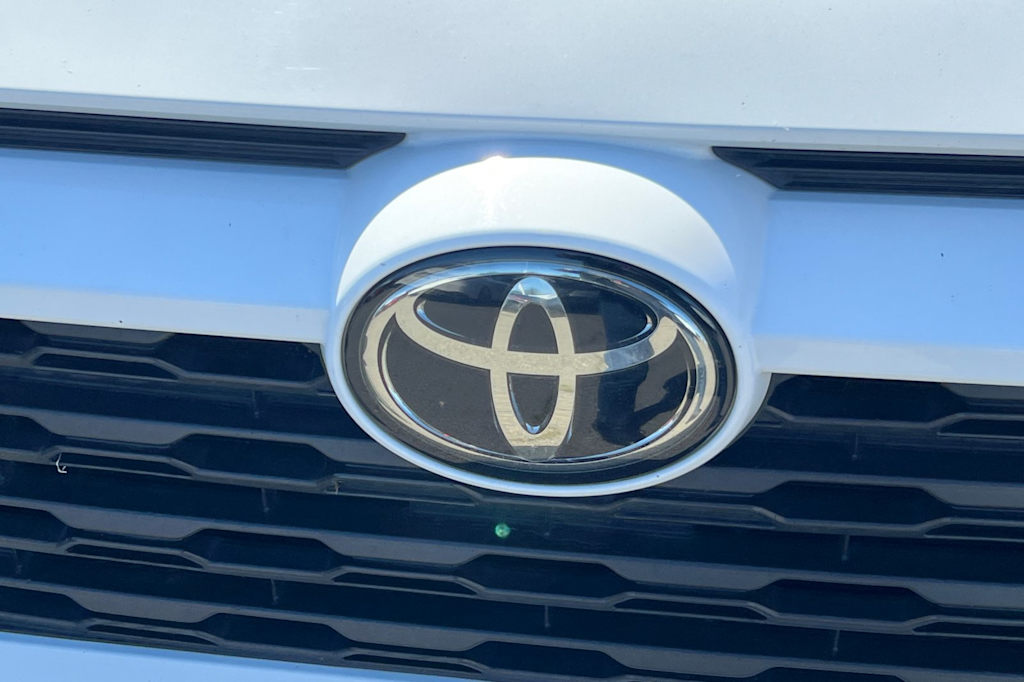 Thumbnail: 2021 Toyota RAV4 - 14