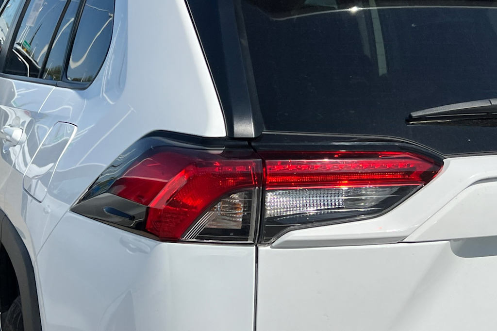 Thumbnail: 2021 Toyota RAV4 - 21