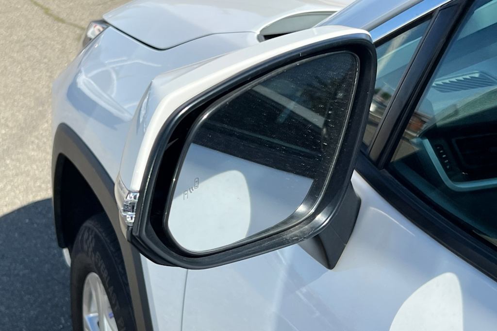 Thumbnail: 2021 Toyota RAV4 - 10