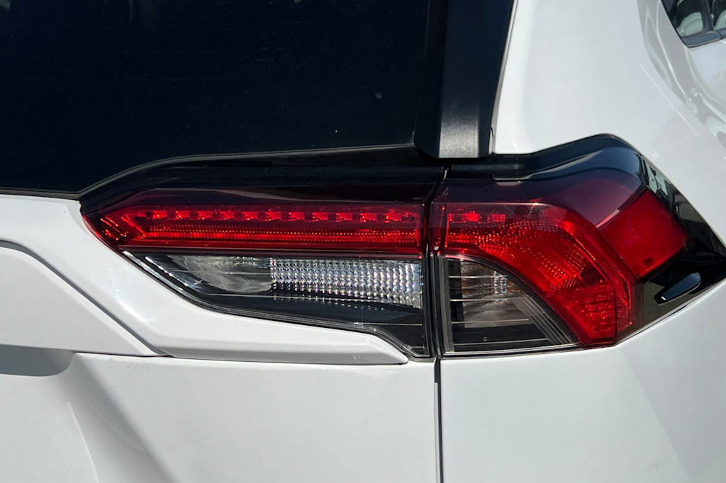 Thumbnail: 2021 Toyota RAV4 - 19