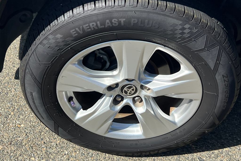 Thumbnail: 2021 Toyota RAV4 - 18